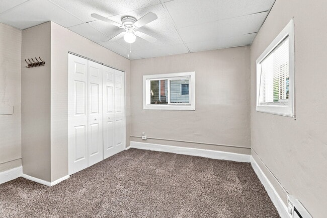 Building Photo - $2,845.95, 3 bed, 1 bath, located in Denver with New Appliances