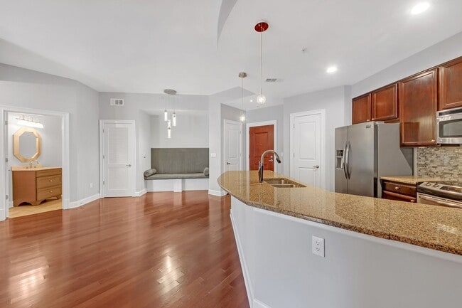 Building Photo - Luxury Treetop Penthouse