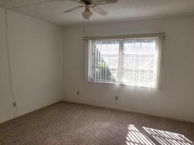 Building Photo - Charming, Affordable One-Bedroom Condo in 55+ Orchid Springs Community