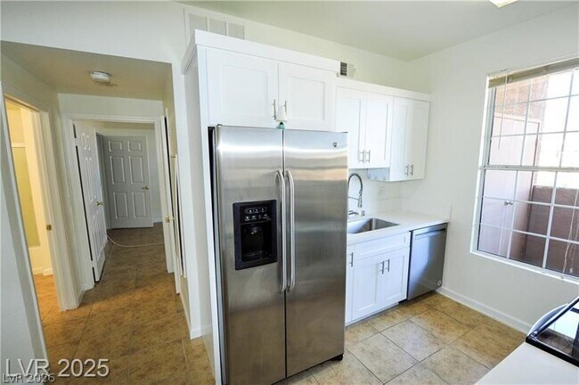 Building Photo - 231 W Horizon Ridge Pkwy