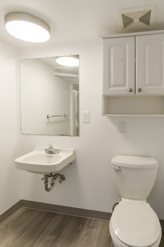 Building Photo - 7547 26th Ave NW