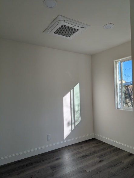 Building Photo - 1068 Billings Blvd