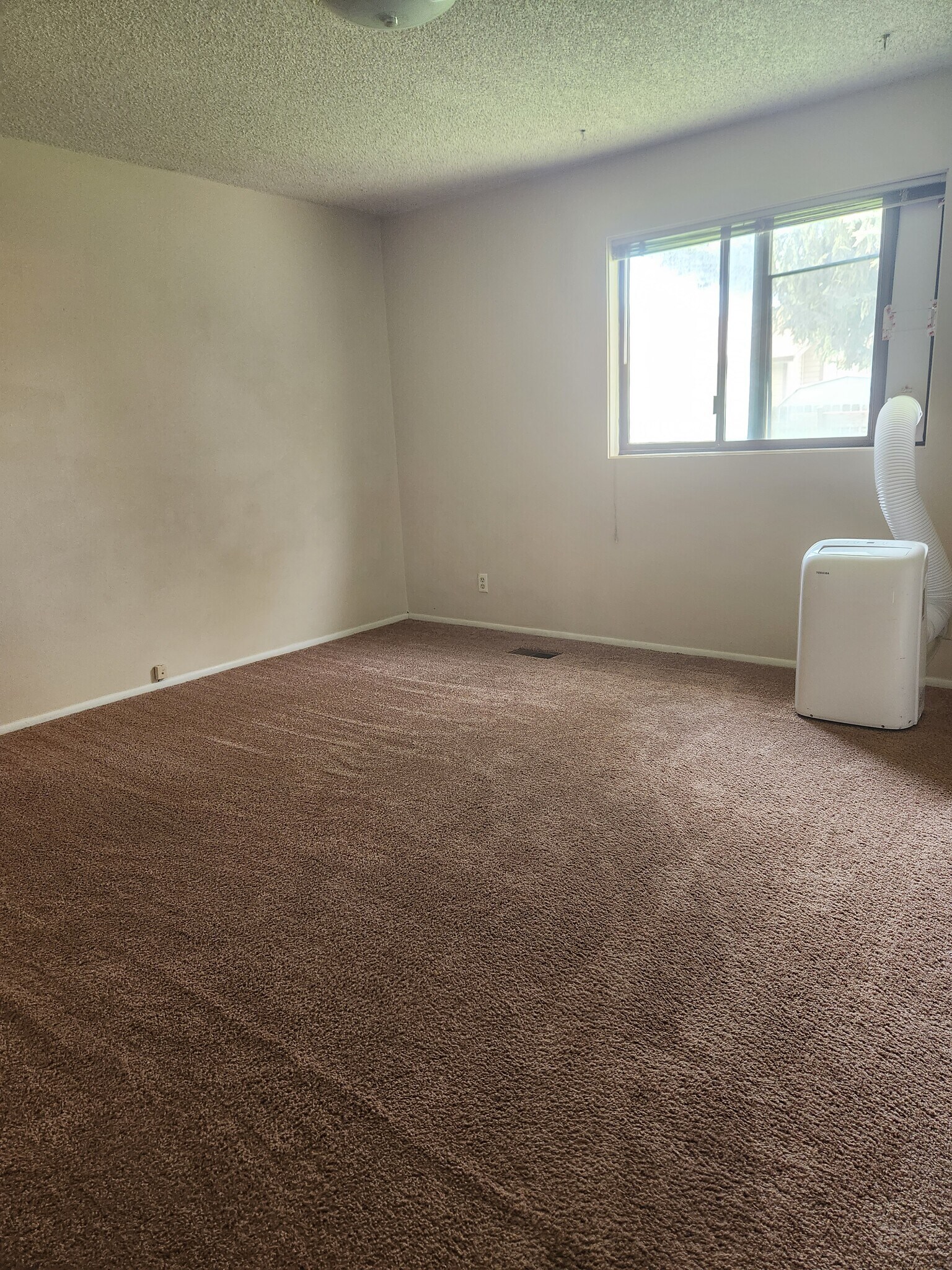 Building Photo - 425 Park Terrace Dr