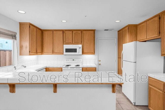Building Photo - 116 Foxglove Ln