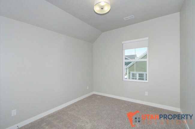 Building Photo - 11586 S Bingham Rim Rd
