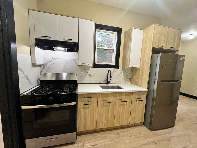 Unit 2 - 948 W Side Ave