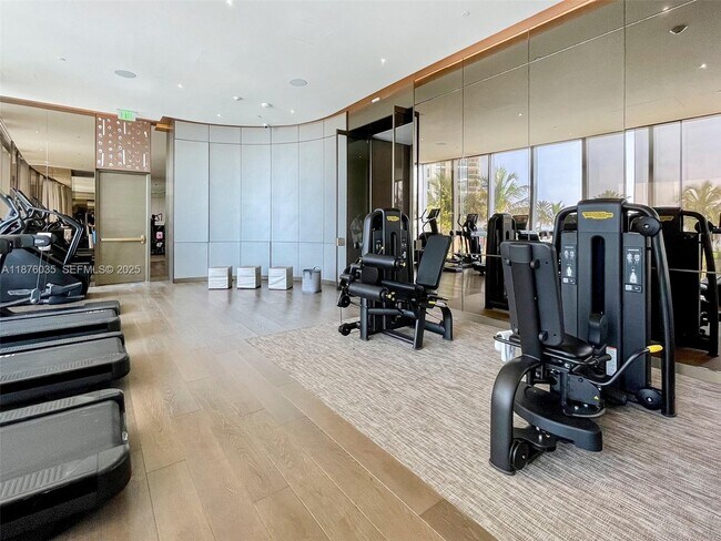 Building Photo - 18975 Collins Ave