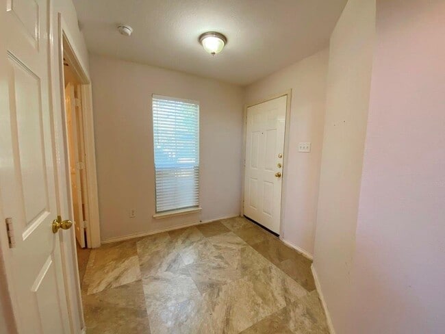 Building Photo - 145 Strawn