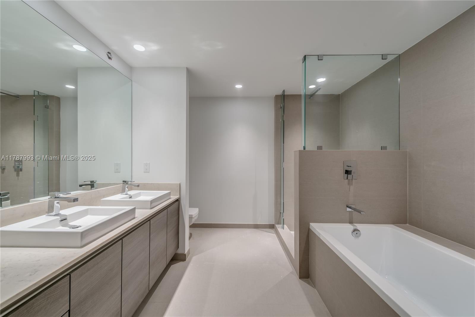 Building Photo - 1080 Brickell Ave