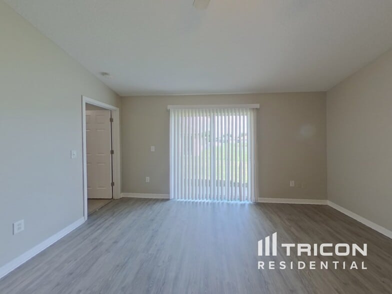 Building Photo - 2304 Roanoke Springs Dr