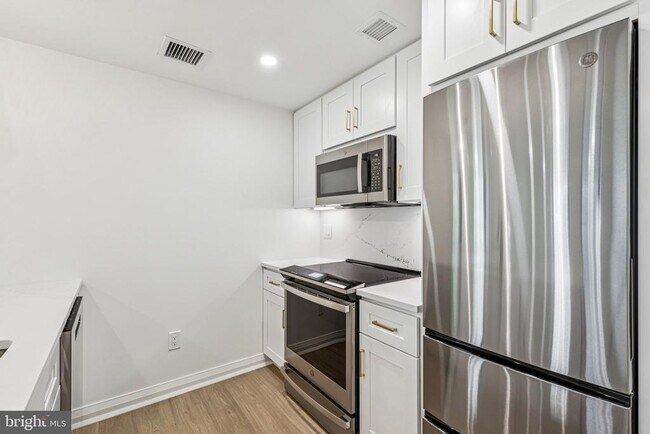 Building Photo - 135 S 19th St