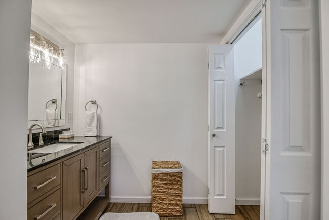 Building Photo - (Completely Furnished) Beautiful 1 bed/1 bath Apartment. With Pool  in the premises.