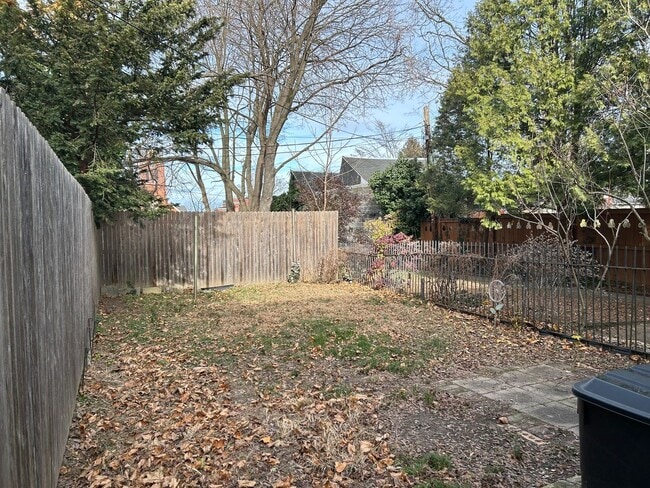 Building Photo - Cozy 2-Bedroom Home with Bonus Rooms in Lancaster - Private Backyard!