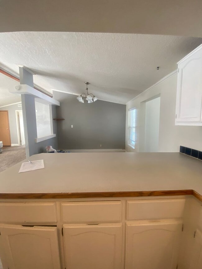 Building Photo - 4 Bedroom Single Family Home!