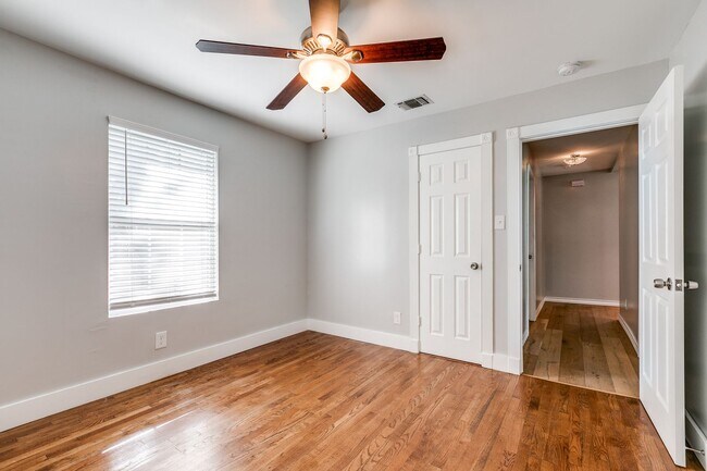 Building Photo - BLUE BONNET HILLS 3-BEDROOM