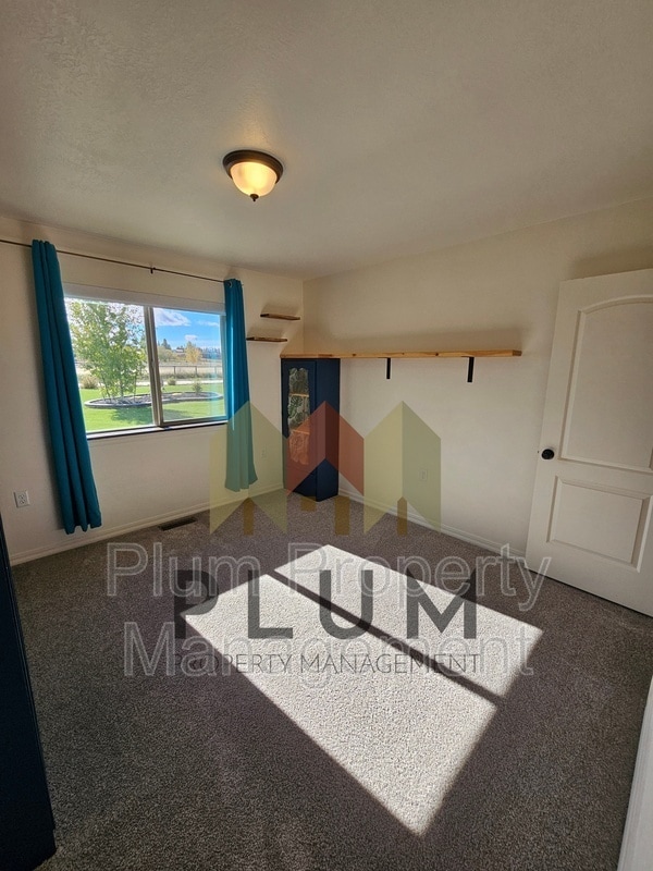 Building Photo - 522 Diane Ln