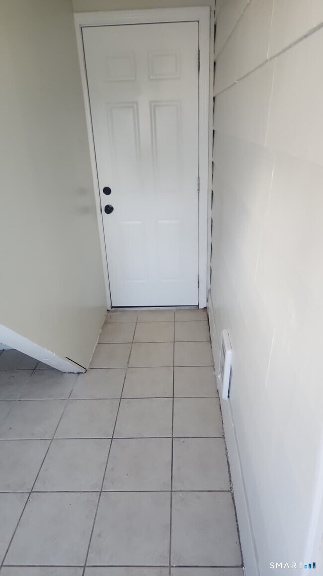 Building Photo - 60 Lincoln Ave