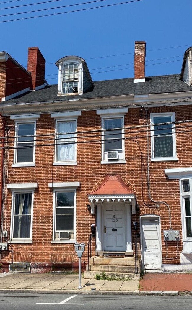 Primary Photo - 135 S 2nd St