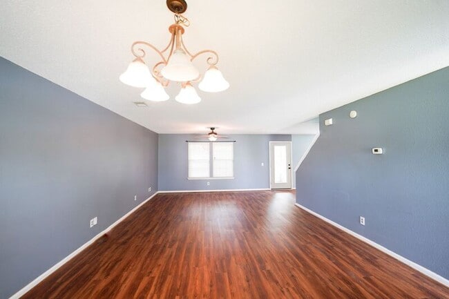 Building Photo - 8 Willow Lakes Dr