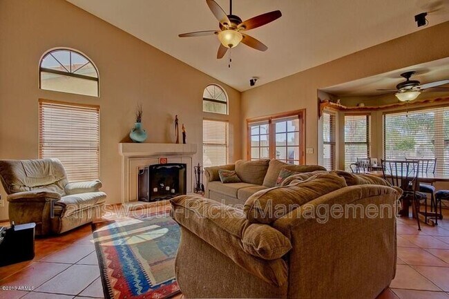 Building Photo - 420 E Stonebridge Dr