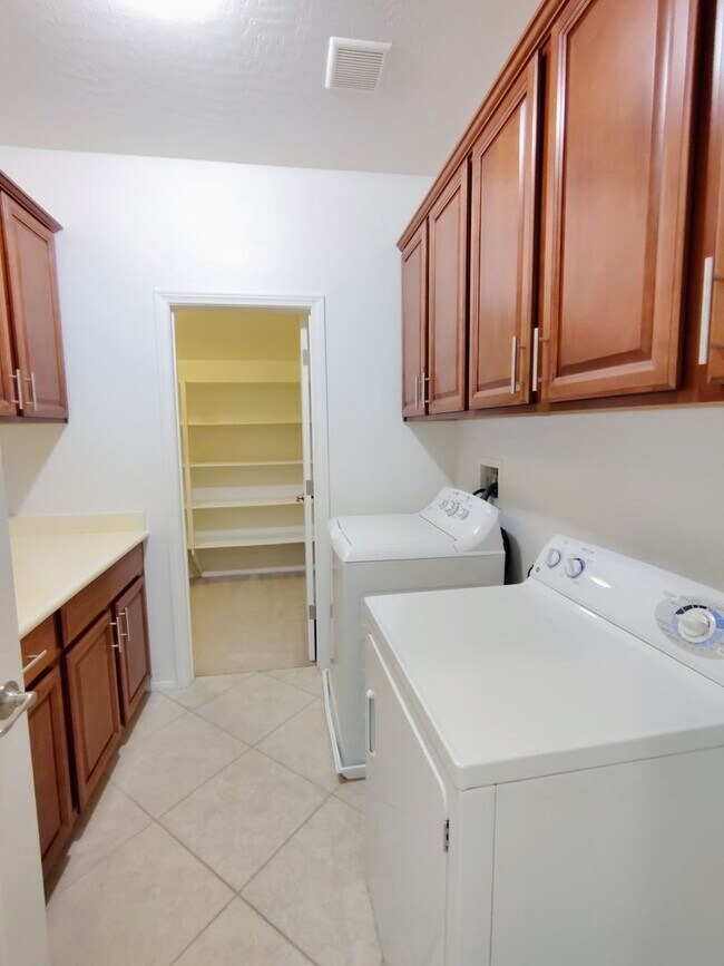 Building Photo - 10095 Lady Apple Dr