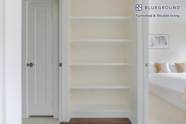 Building Photo - 1501 W Howard Ln