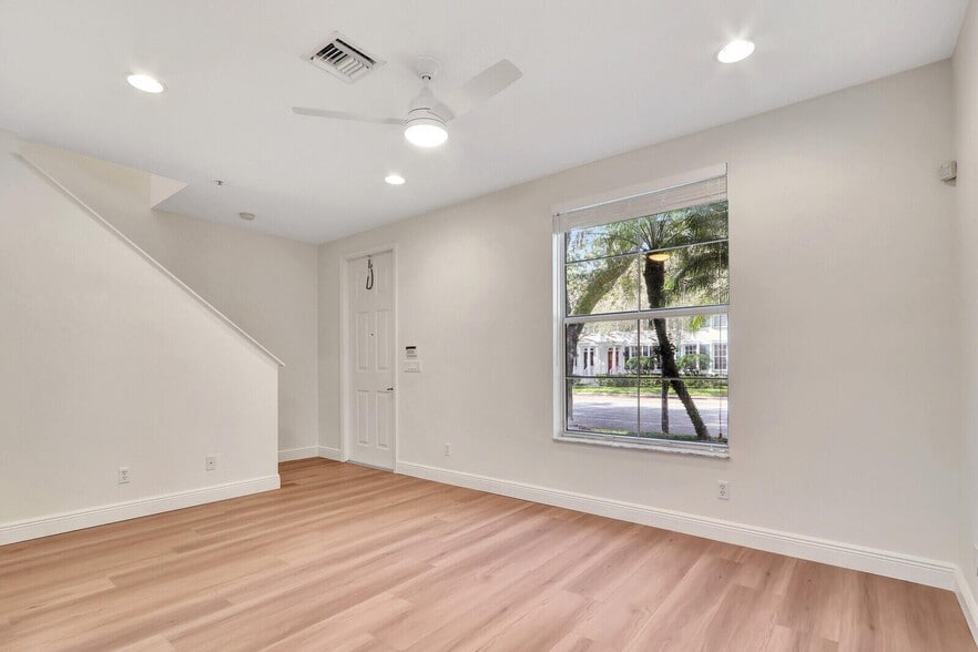 Building Photo - 4313 Parkside Dr