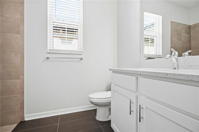Building Photo - 5918 Fiore Dr