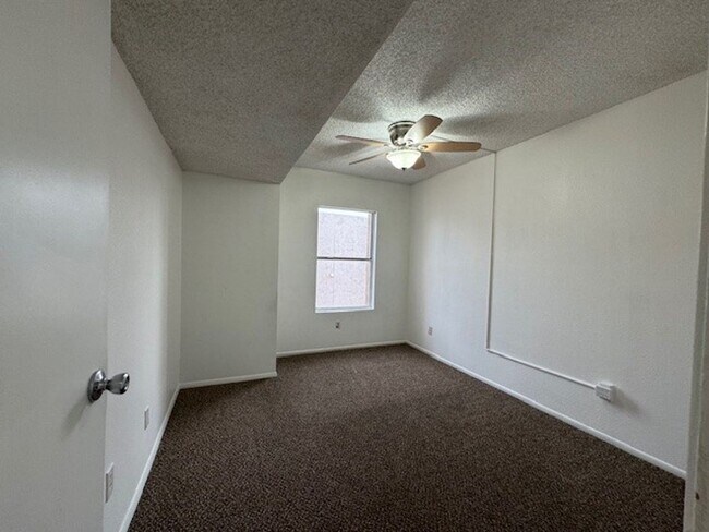 Building Photo - 2 BR Condo near Chaparral Golf & Rotary Park