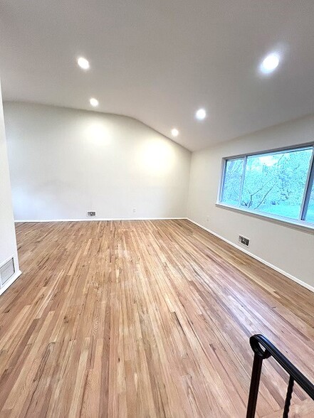 Living room, vaulted ceiling - 56 Fairway Dr