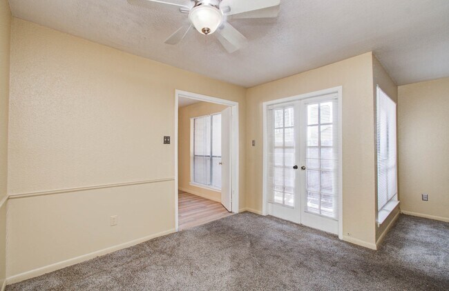 Building Photo - 9000 Bissonnet St