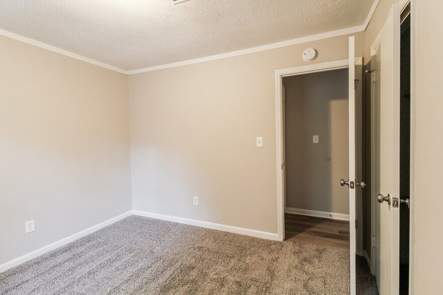 Building Photo - 5545 Rock Springs Rd
