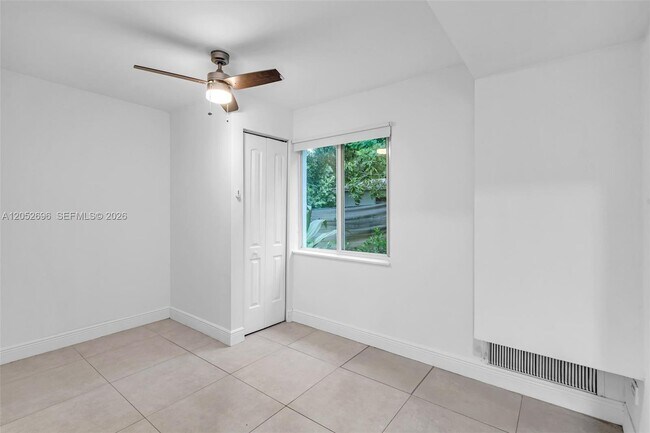 Building Photo - 1580 NE 139th St