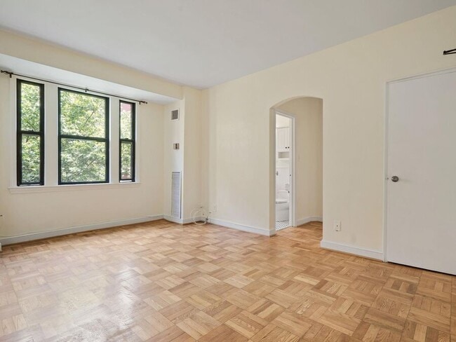 Primary Photo - 2515 K St NW
