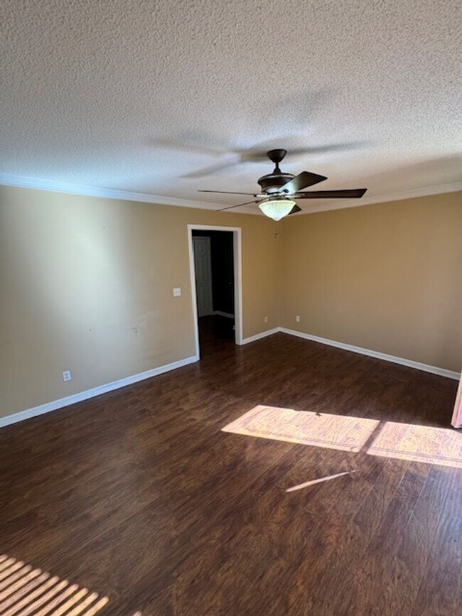 Building Photo - 2 Bed, 3 Bath Condo with Garage and  Flex ...