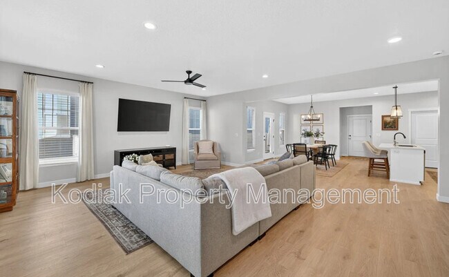 Building Photo - 979 Shoreline Dr