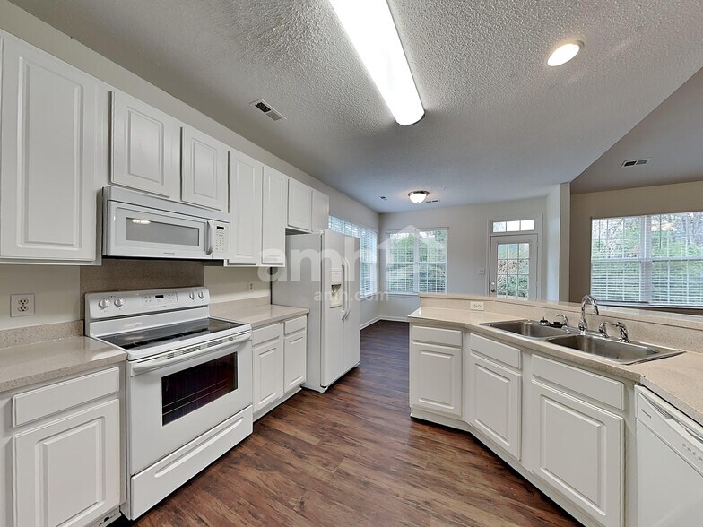 Building Photo - 6604 Conifer Cir