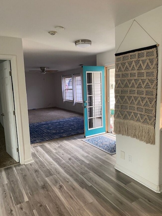 Building Photo - Beautiful Home w/ Pool