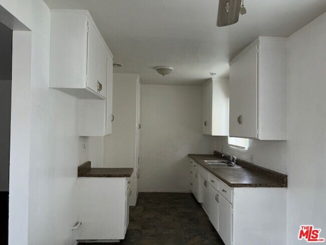 Building Photo - 10702 Crenshaw Blvd