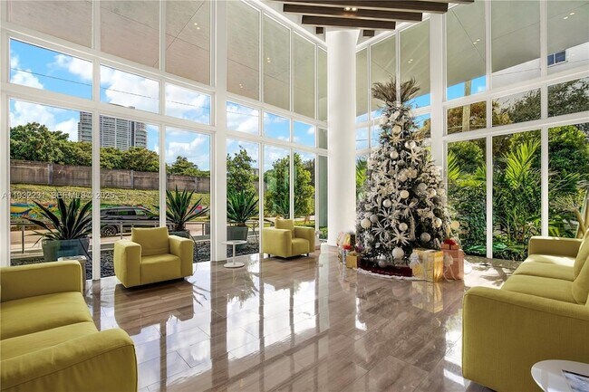 Building Photo - 1600 SW 1st Ave