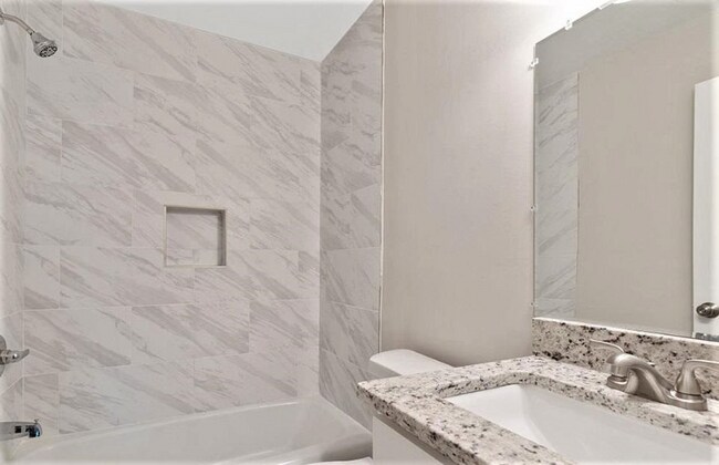 Building Photo - 116 N Hyde Park Ave