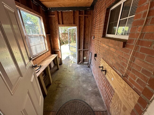 Building Photo - Old Town duplex right by Leon High!!!