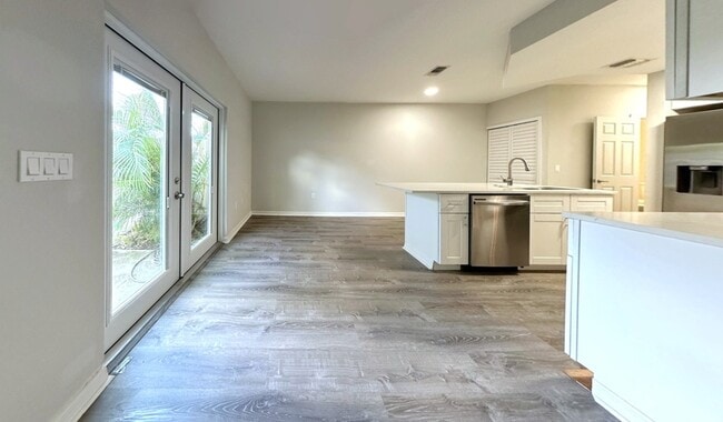 Building Photo - 4330 Tyler Cir N