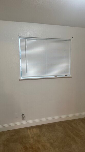 Building Photo - 655 W 7th St