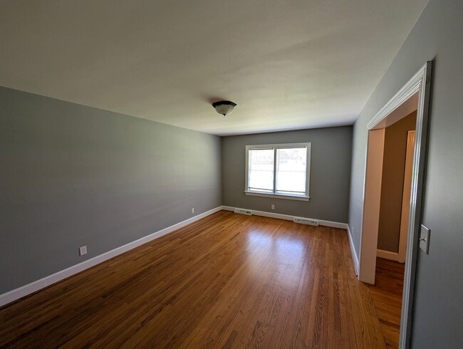 Building Photo - 3 Bedroom, 1.5 Bath Home with HVAC & Fenced Backyard