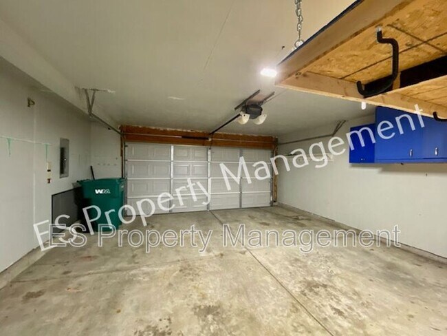 Building Photo - 2180 Shadowbrook Dr