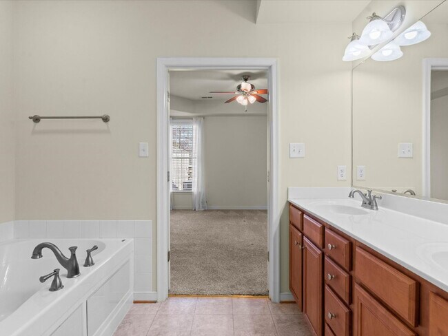 Building Photo - 709 Abbey Village Cir