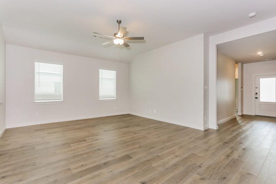 Building Photo - 208 Julian Davis Dr