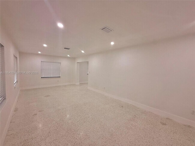 Building Photo - 3400 SW 17th St