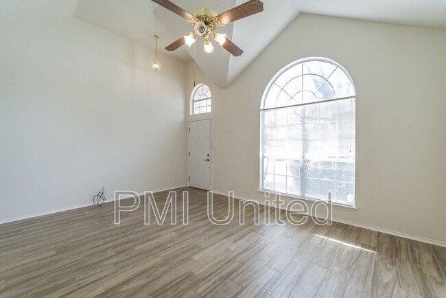 Building Photo - 2758 Red Oak Dr